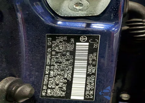 2014 Toyota Prius z USA, uszkodzony, nr VIN JTDKN3DUXE1736101